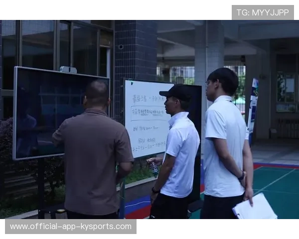 建设面向家庭运动教育的内容指导新闻平台，建立与实施家庭体育锻炼制度