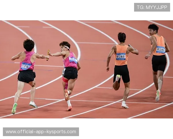 世界室内田径赛男子4×400米预赛：狭窄赛道中的抢道战术成关键，2021世界室内田径巡回赛